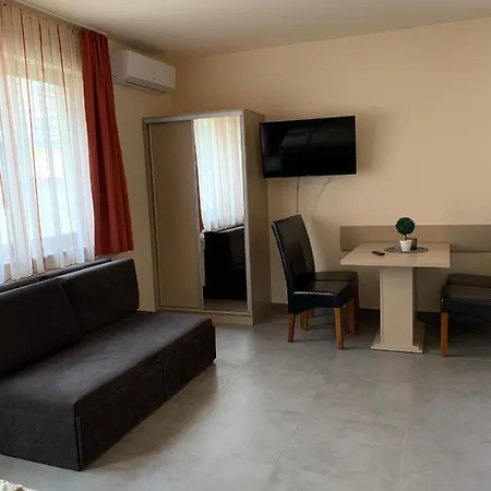 Balaton Apartmanhaz *
